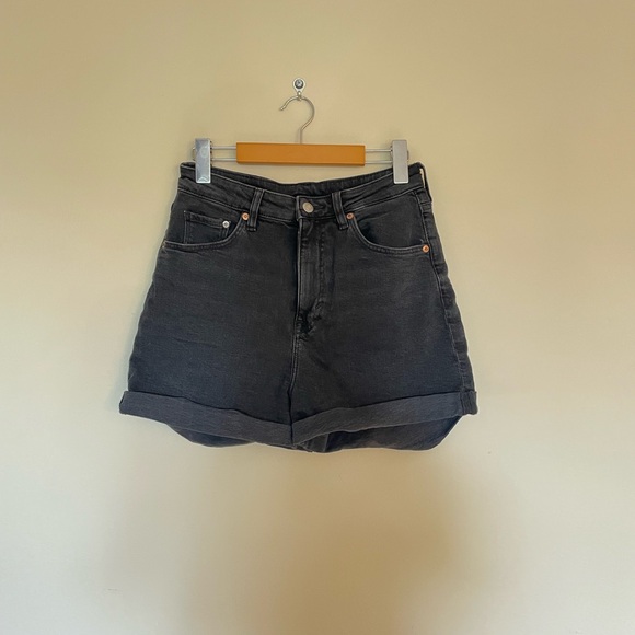 H&M High Waisted Shorts - Size 4 - Picture 4 of 5